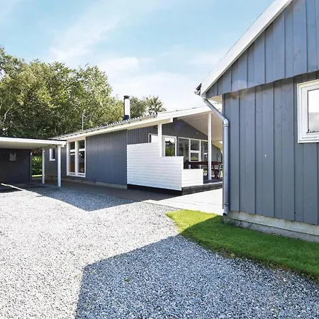 Holiday home Four-bedroom Holiday In